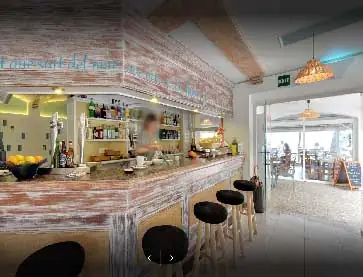 Barra i menjador d'un restaurant